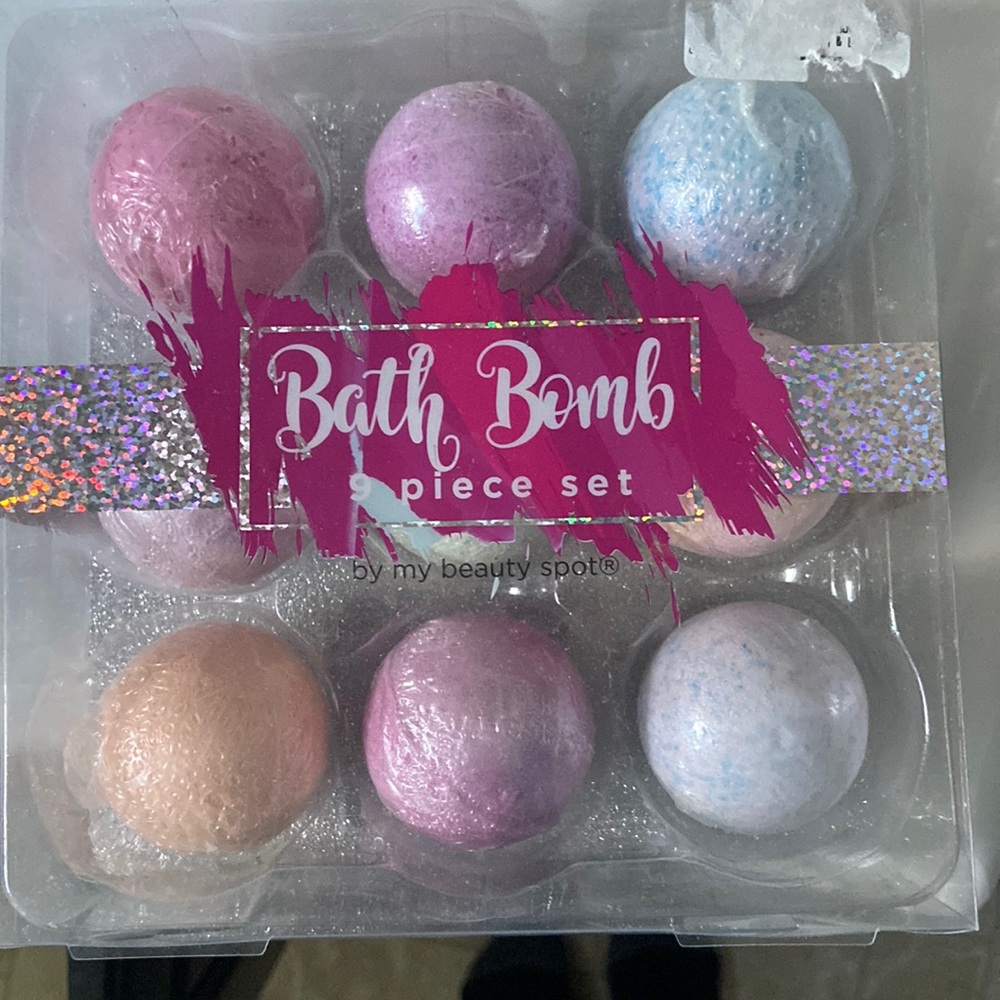 Set of 9 bath bombs